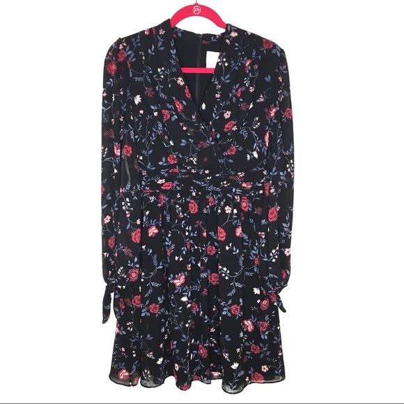 Gal Meets Glam Dresses & Skirts - NWT Gal Meets Glam Floral Tie Cuff Surplice Dress